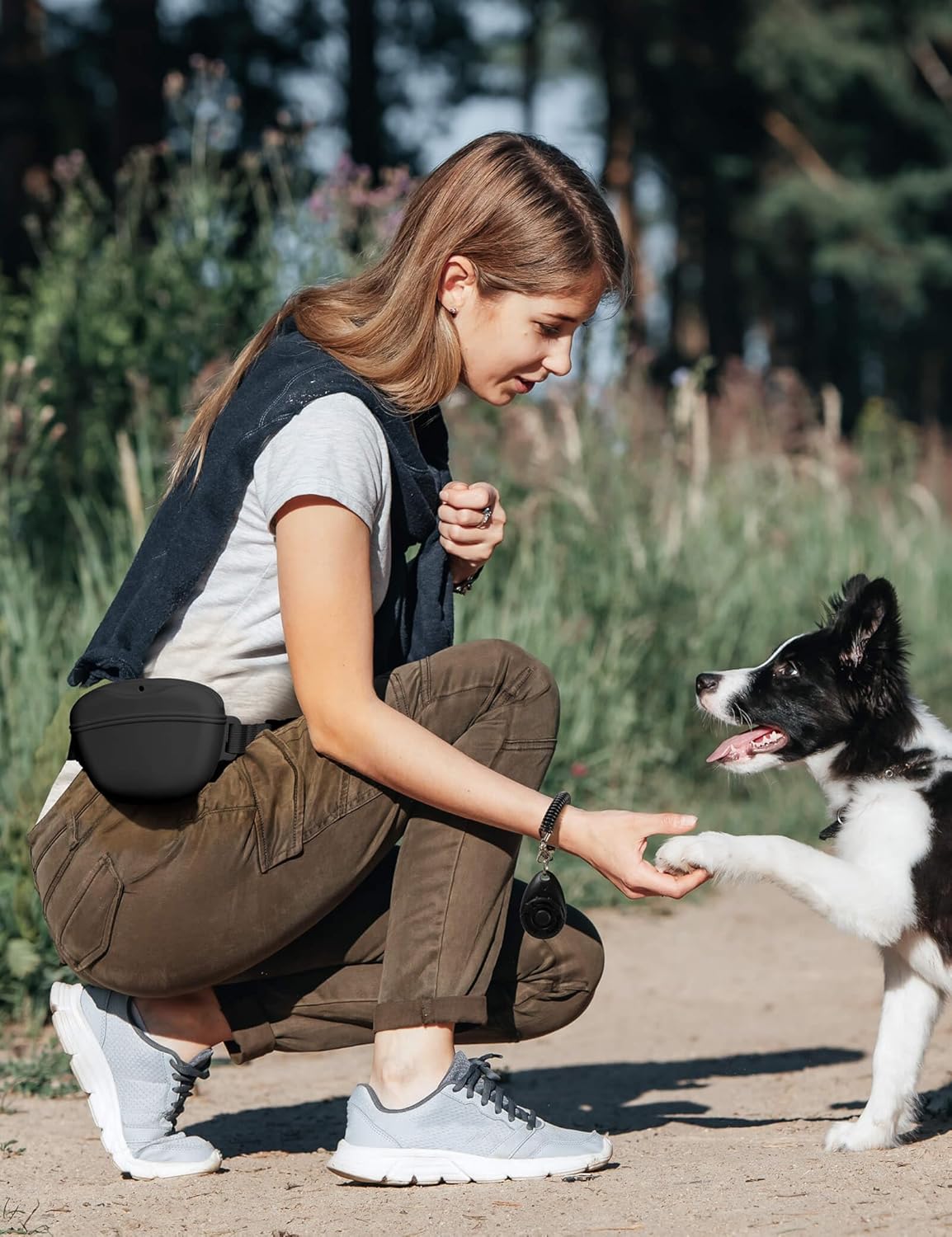 heouvo 1.67 Cup Magnetic Dog Treat Pouch with Training Clicker (Black) | Magnetic Closure, Silicone Bag with Waist Belt for Pet Training & Walking, Easy One-hand Treat Access