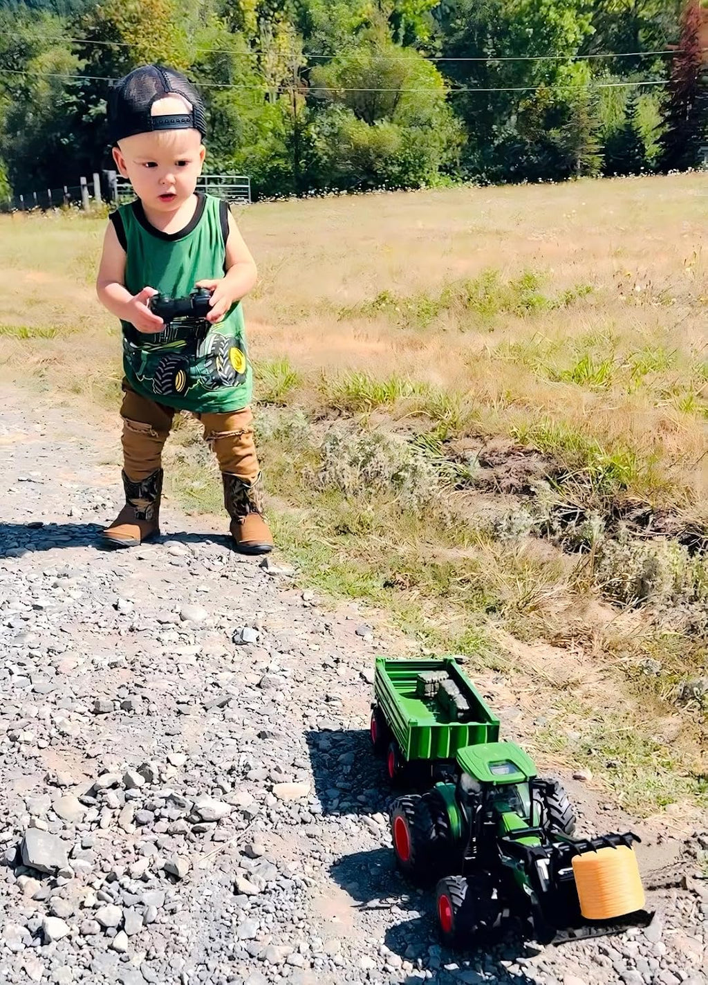 Uarzt Remote Control Tractor Toy with Trailer | Metal Front & Front Loader Farm Vehicle Set with Lights & 8-Wheel Design, RC Tractor Truck for Boys Ages 3-9, Fun Farm Toy Gift for Kids